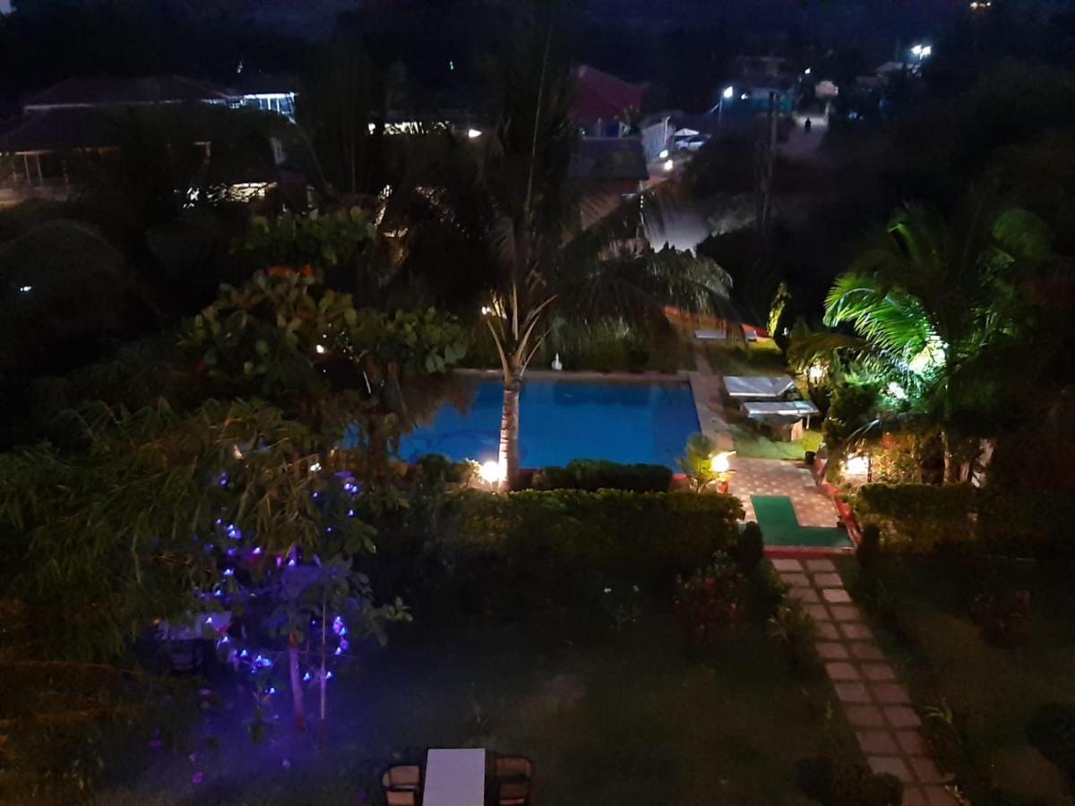 La Papa Resort Morjim Exterior photo