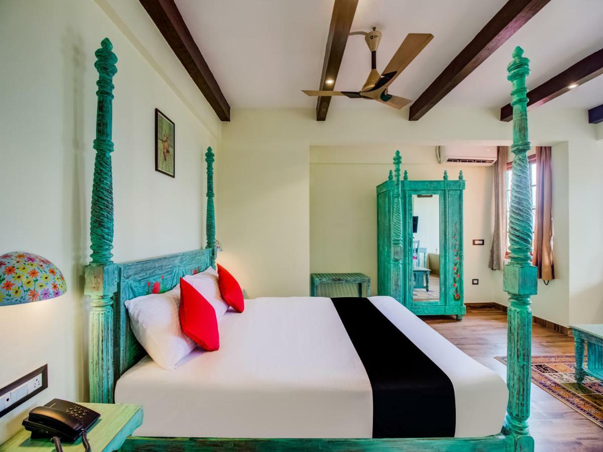 La Papa Resort Morjim Exterior photo