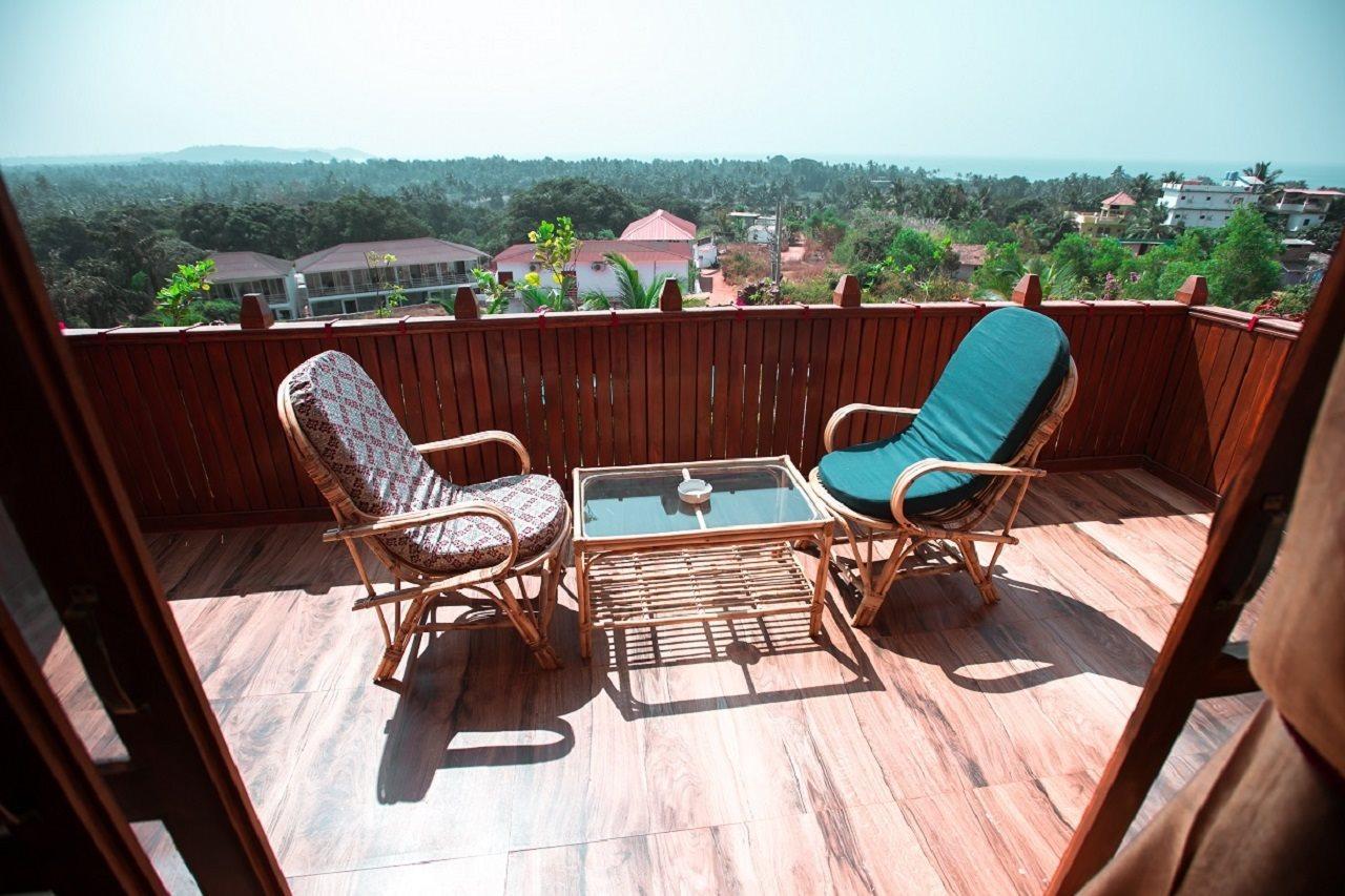 La Papa Resort Morjim Exterior photo
